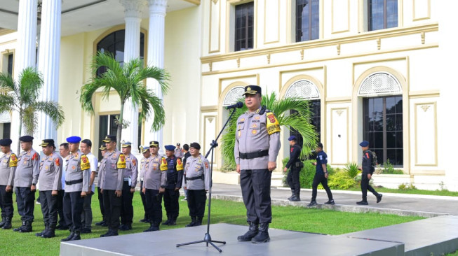 Polda Jambi Gelar Apel Pengamanan Malam Natal 2025, Siagakan 185 Personel Operasi Lilin